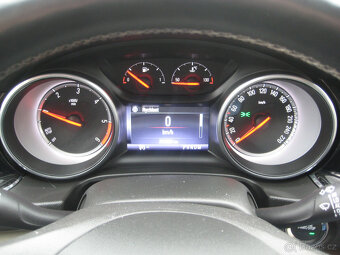 OPEL INSIGNIA SPORTS 2.0 CDTi TOURER ČR 1.MAJ - 10