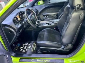 Dodge Challenger SRT 6,4 scat pack - 10