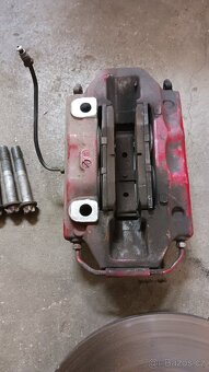 Brzdy 330mm 4 pístkové třmeny - 10
