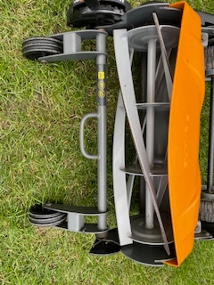 Vřetenová sekačka Fiskars - 10