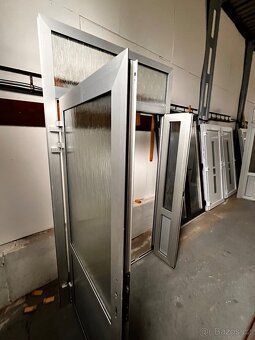 DVOJE VELIKÉ VCHODOVÉ HLINÍKOVÉ DVEŘE 150x260-PLZEŇ - 10