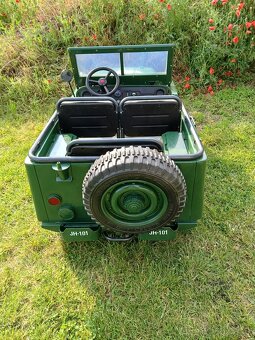 Dětské elektrické auto Jeep 4x4 pro tři děti - 10