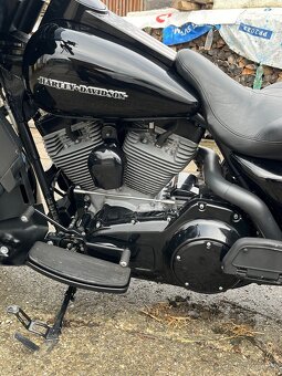 Harley Davidson FLH Electra Glide - 10