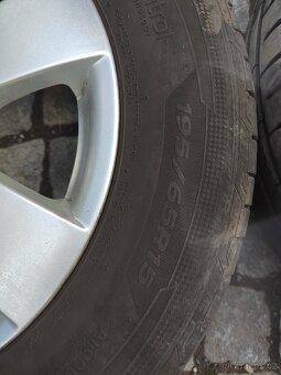 Prodám orig alu 15 škoda Octavia 2 5x112 ET 47 letní pneu - 10
