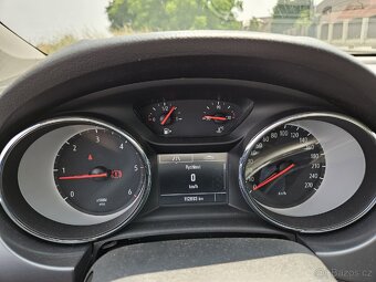 Opel Astra Sports Tourer - 10
