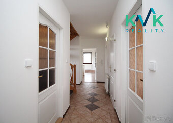 Nádherný rodinný dům u rybníka s pozemkem o rozloze 10355 m² - 10