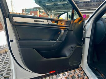 Touareg 3.0 V6 180 kW Exclusive nezávislé topení, vzduch - 10