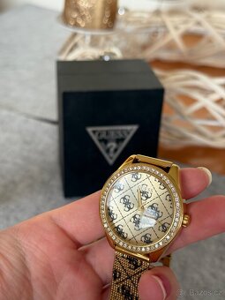 Zlaté hodinky guess - 10