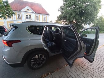 Prodám Hyundai Santa Fe 2.2 CRDI 4x4 - 2019, automat - 10