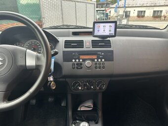 Suzuki Swift 1.3i 66kW 4x4 serviska - 10