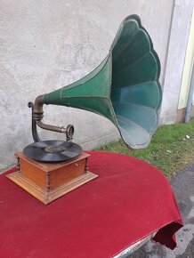 Star.gramofon s troubou... - 10