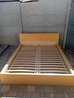 Prodám manželskou postel 160cm x 200cm - 10