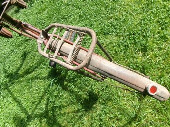 Prodám staré pánské jízdní kolo /nepůvodní barva/. Skladován - 10