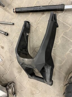 Aprilia rsv 1000r náhradní díly, carbony atd - 10