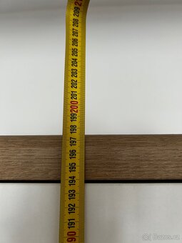 Skříň se sklem - 10