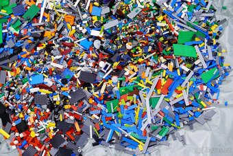 Lego 24,6 kg + návody - 10