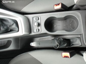 Ford Focus 1,6 16V vyhřív.sed,park.kamera,AndroidAuto,92kw - 10