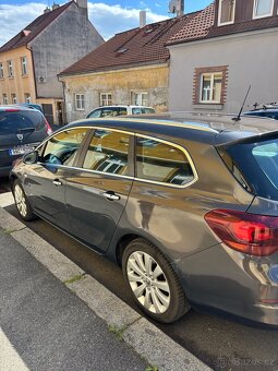 Opel Astra Sport Tourer 2012 - 10