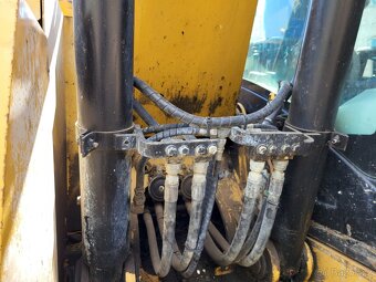 CATERPILLAR 311 D - 10