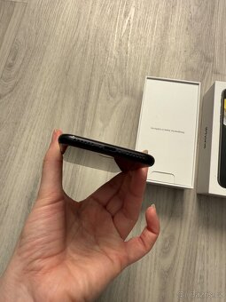 IPhone SE 128 GB černý - 10