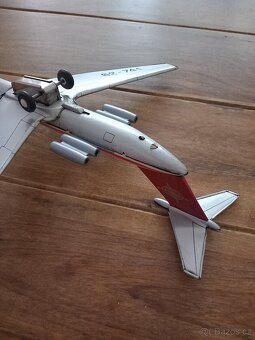 Staré plechové letadlo na setrvačník - 10