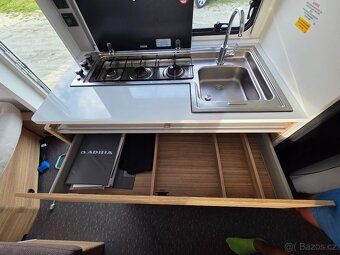 Zanovny obytny prives Adria Altea 552 PK - 10