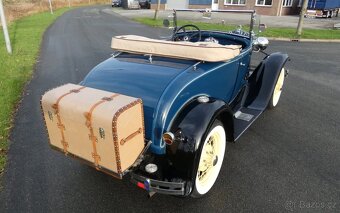 1930 Ford Model A Roadster DeLuxe - 10