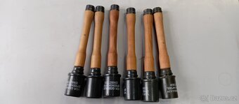 Replika - dřevěné granaáty. - 10