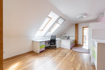 Prodej nadstandartního domu 342 m2 , s pozemkem 1534 m2, Sru - 10