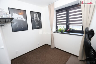 Krásný dokončený zkolaudovaný rodinný dům 5+kk se zahradou v - 10