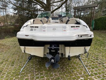Motorová loď CHAPARRAL - 10