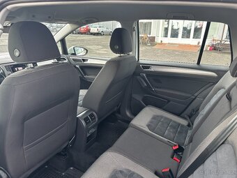 VW GOLF SPORTSVAN 1,6 TDI -- MÁLO KM -- PŮVOD ČR - 10