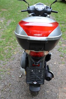Honda SH150i - 10