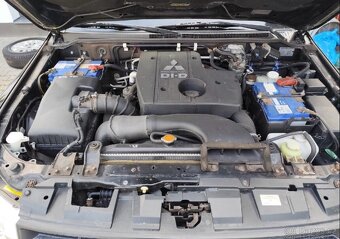 Mitsubishi Pajero 3.2 V8 140kw najeto 120tis - 10