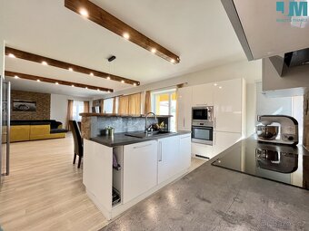 Prodej krásného rodinného domu 369 m2 s pozemkem 2270 m2 - 10