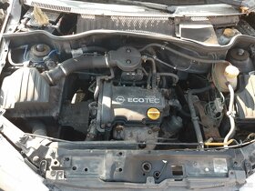 Opel Corsa C 2001 1,0i 12V 43kW - díly - 10