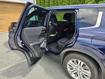 Mitsubishi Outlander PHEV - 10