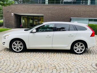 Volvo V60 2.0D 120KW AUTOMAT NAVI VÝHŘEV TAŽNÉ SERVISKA - 10