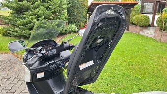 Suzuki Burgman 400 - r. 2011, najeto 42.318 km - 10