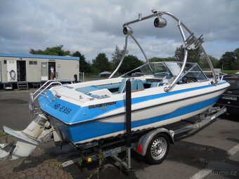 WakeboardWaterskiMotorboat včetně přívěsu s novým Tüv Hobbyi - 10