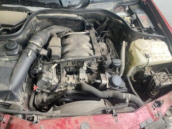 Mercedes CLK 320 veskere dily z vozu - 10