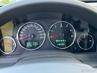 Jeep Cherokee - 10