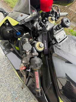 Honda CBR1000rr Fireblade - 10