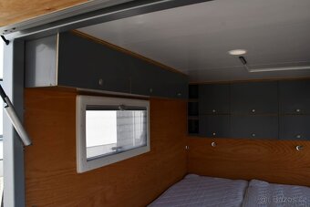 Obytný karavan 1300 kg - 10