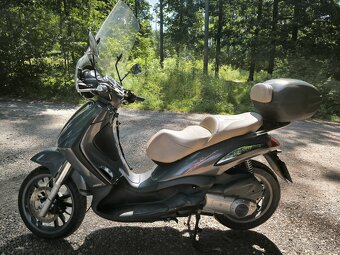 Piaggio Beverly 250 cruiser - 10