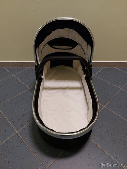 Kočárek + výbava - 10