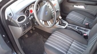Prodám Ford Focus kombi, r.v. 2008, 1.6 benzín (74kW) - 10