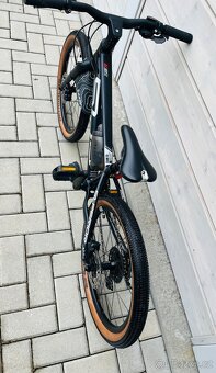 Superior Team 20 (2025) v záruce,minimálně jeté - 10