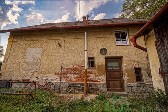 Rodinný dům se zahradou v obci Uhelná - 10