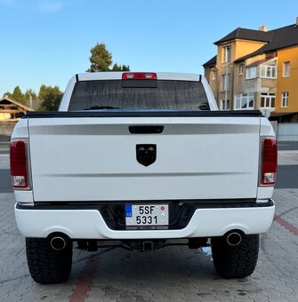 Dodge Ram 1500 Laramie Crew Cab - 10
